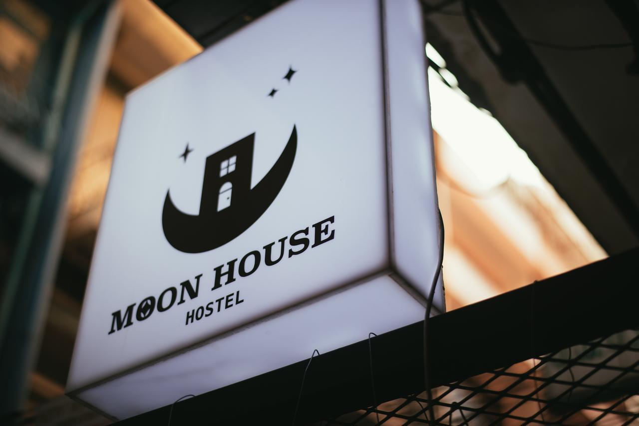 Moon House Hostel Bangkok Ngoại thất bức ảnh