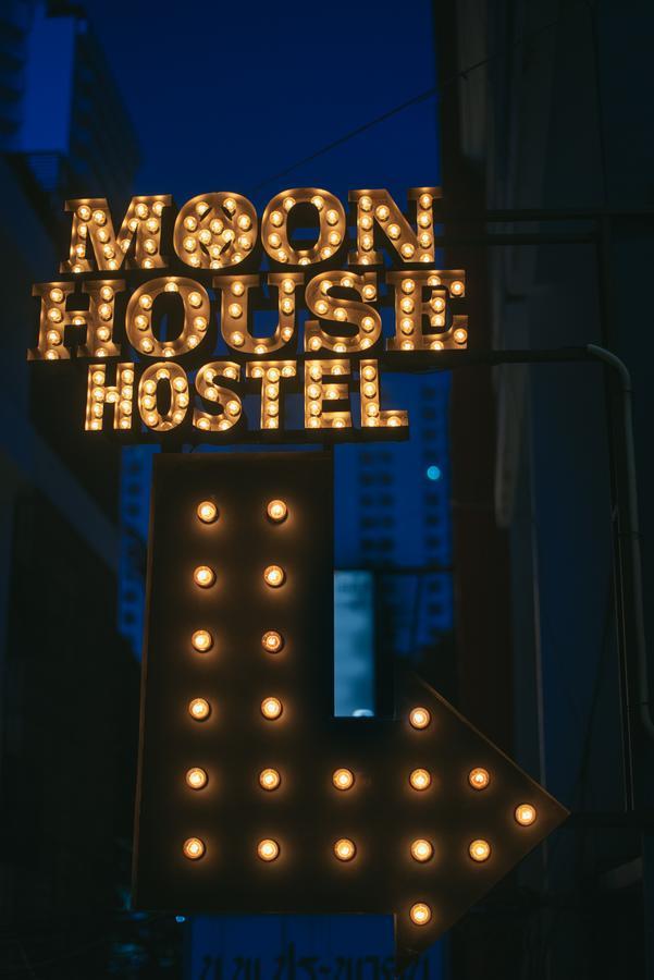 Moon House Hostel Bangkok Ngoại thất bức ảnh